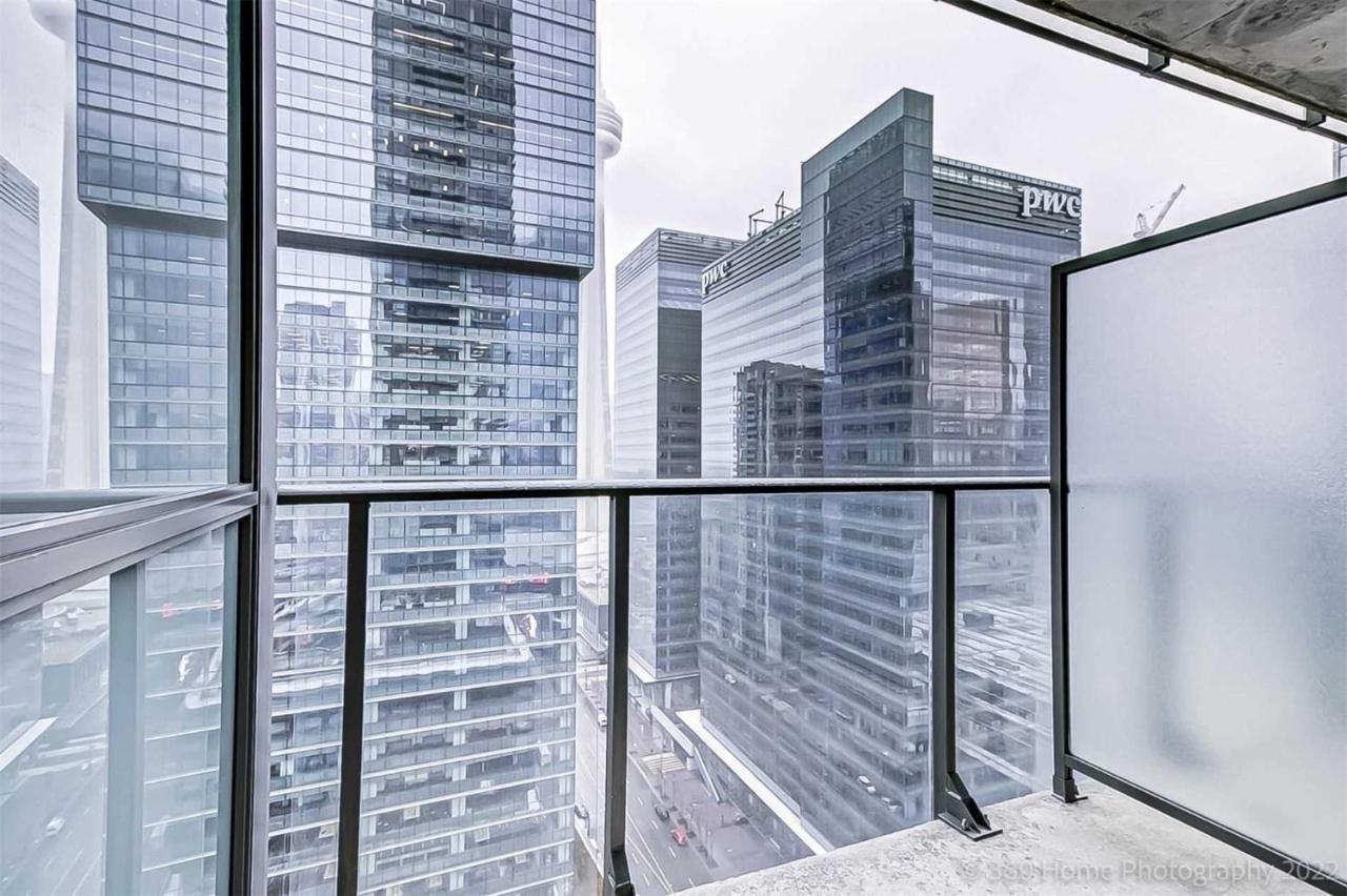Prime Location - Stunning 2-Bdrm Condo Toronto Eksteriør bilde