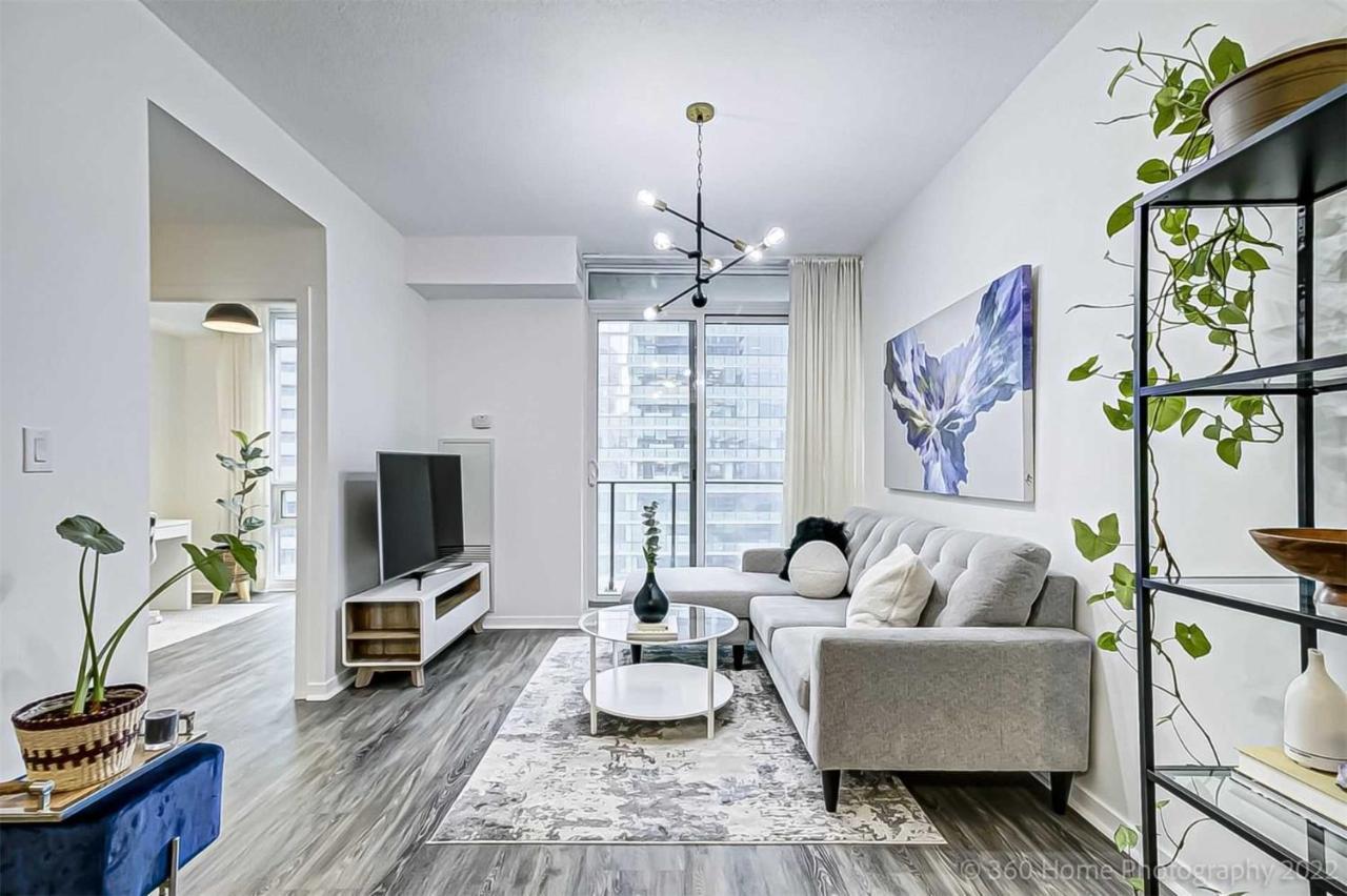 Prime Location - Stunning 2-Bdrm Condo Toronto Eksteriør bilde